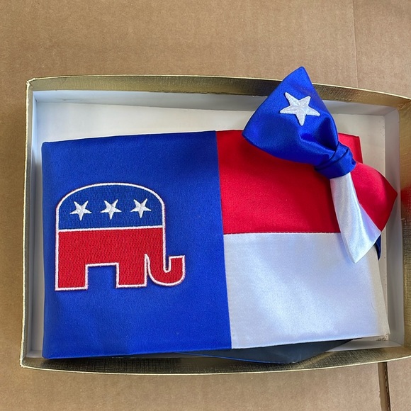 Republican Cummerbund an Bow Tie Set New